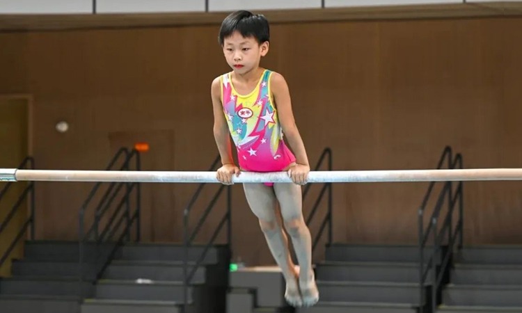 不敌埃因霍温、费耶诺德，欧冠中孔塞桑父子均被荷甲球队淘汰