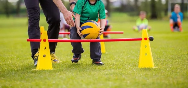 解析“二八杠”与“百家乐”的概率共通点：快速开奖下的盈亏压力。（“二八杠”与“百家乐”的概率共性解读：快节奏开奖下的盈亏考验）