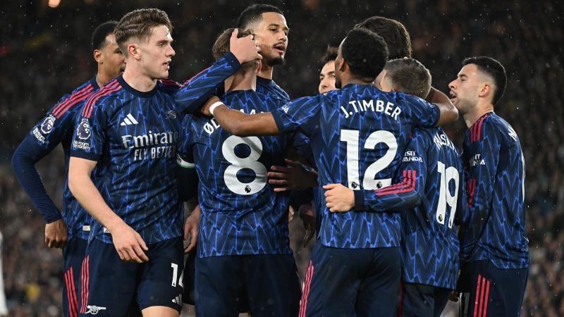 2025年NBA球员总收入排行榜揭晓：库里领跑，詹姆斯紧随其后